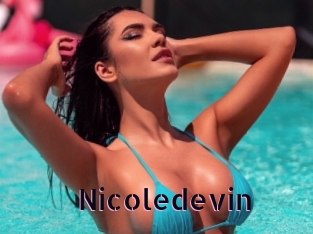 nicoledevin Salope Lesbiennes